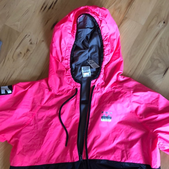 PINK windbreaker - Picture 4 of 4